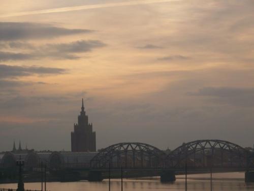 Sonnenaufgang in Riga (100_0619.JPG) wird geladen. Eindrucksvolle Fotos aus Lettland erwarten Sie.
